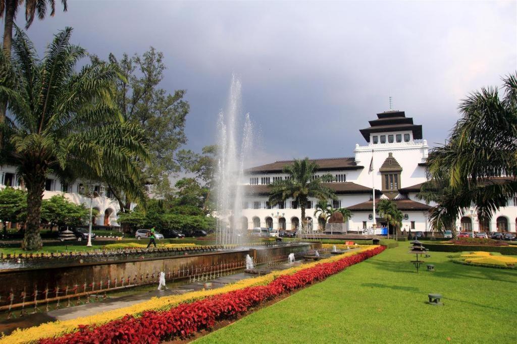 Diemdi Hotel Bandung Bagian luar foto